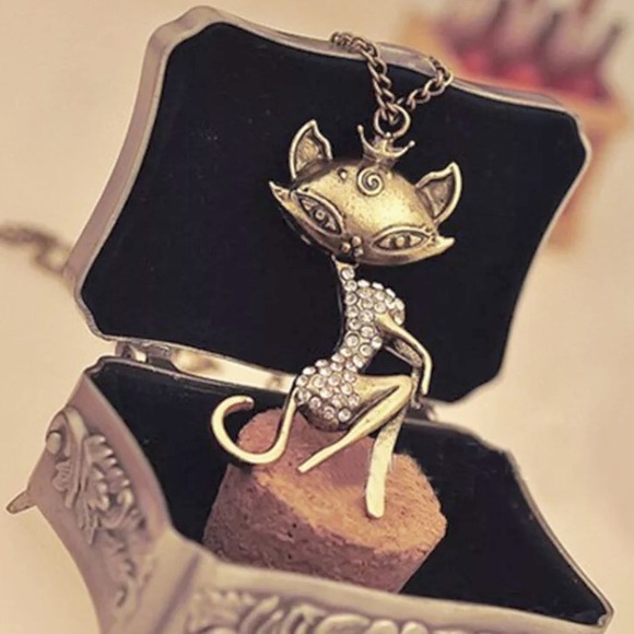 Jewelry - Bronze color Sexy Cat Pendant Necklace